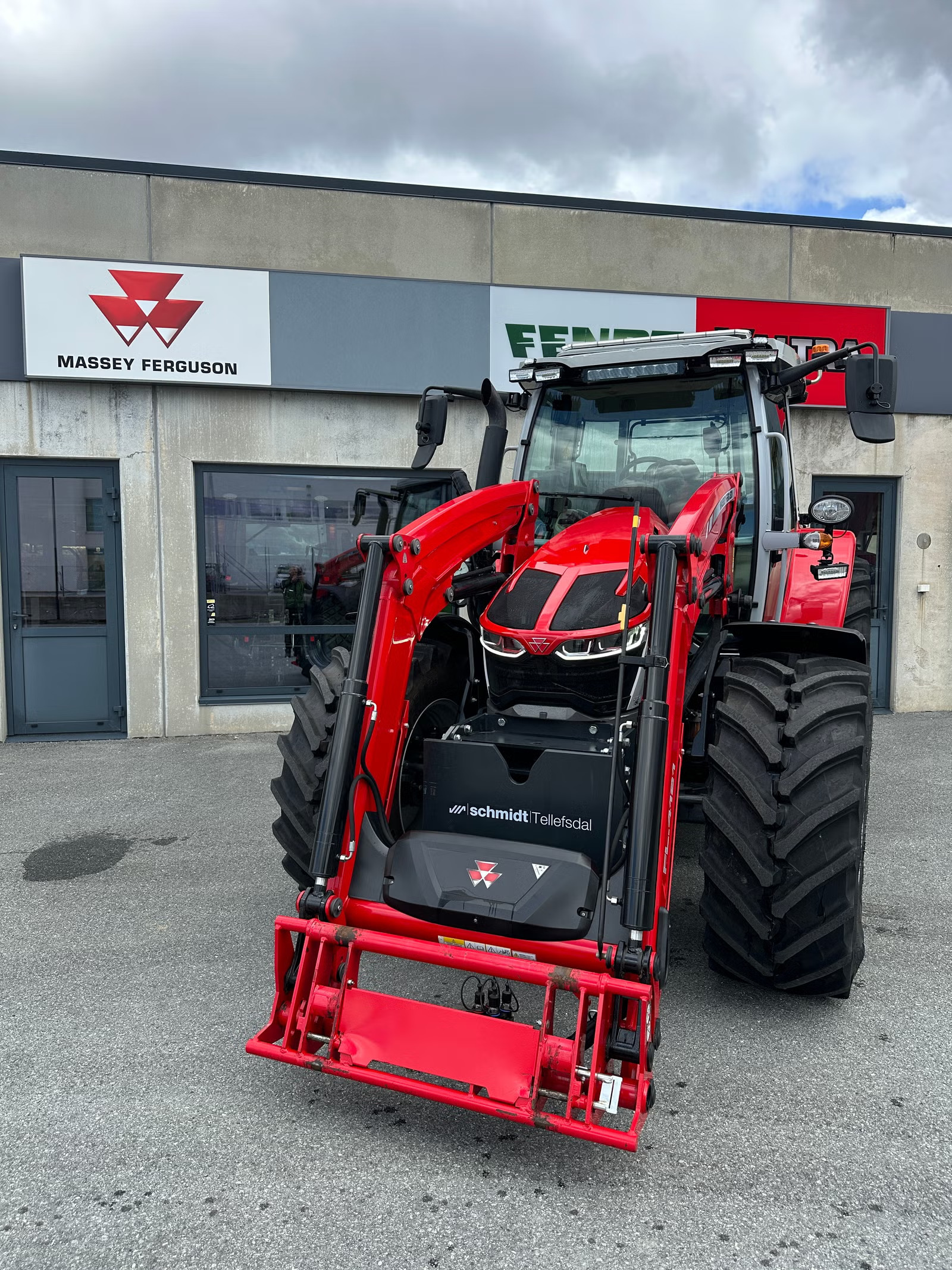 Massey Ferguson 5S 145 Dyna-6, Anul 2024 - imagine 4