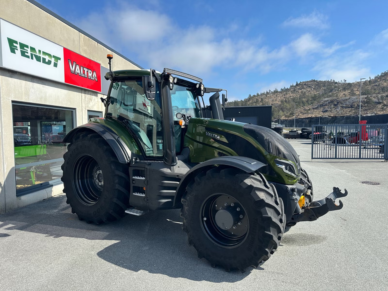Valtra T235 Direct, Anul 2024 - imagine 2