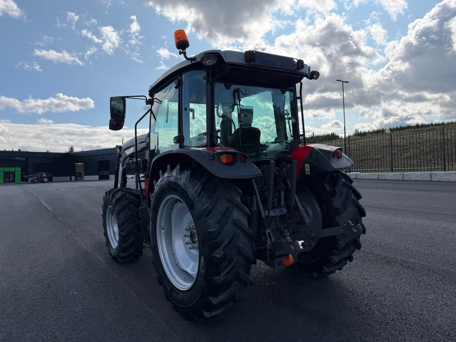Massey Ferguson 4707, Anul 2019 - imagine 8