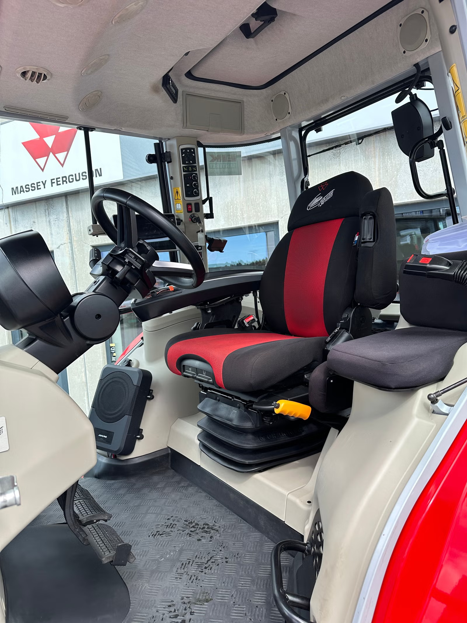 Massey Ferguson 5S 145 Dyna-6, Anul 2024 - imagine 12
