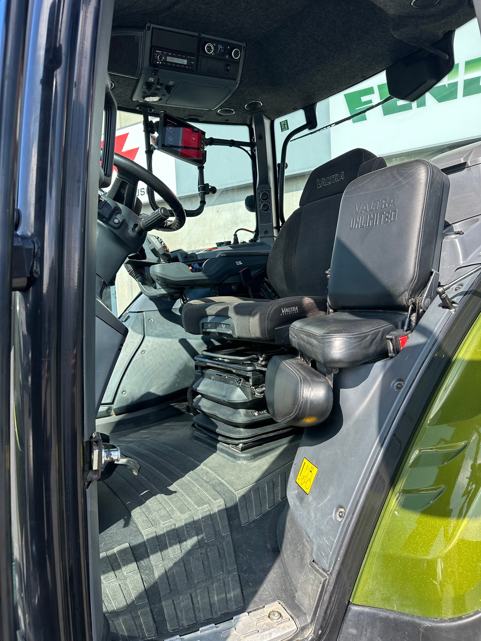 Valtra T235 Direct, Anul 2024 - imagine 12