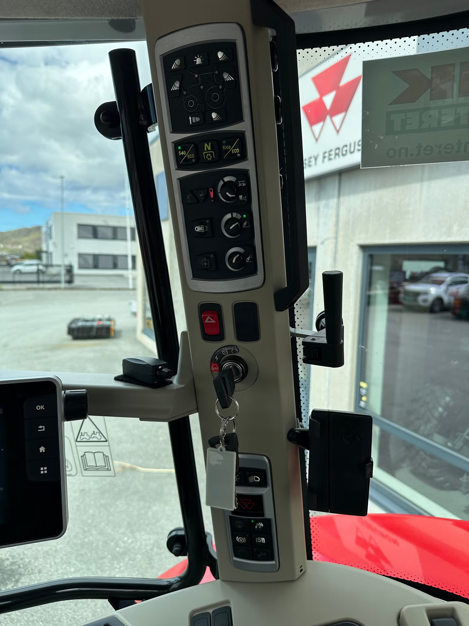 Massey Ferguson 5S 145 Dyna-6, Anul 2024 - imagine 14
