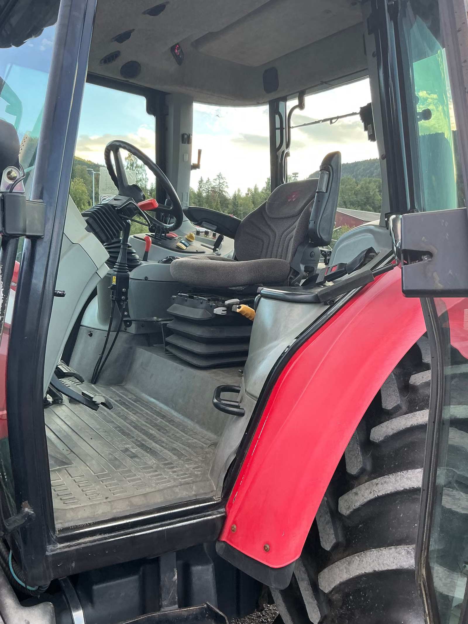 Massey Ferguson 5455, Anul 2005 - imagine 19