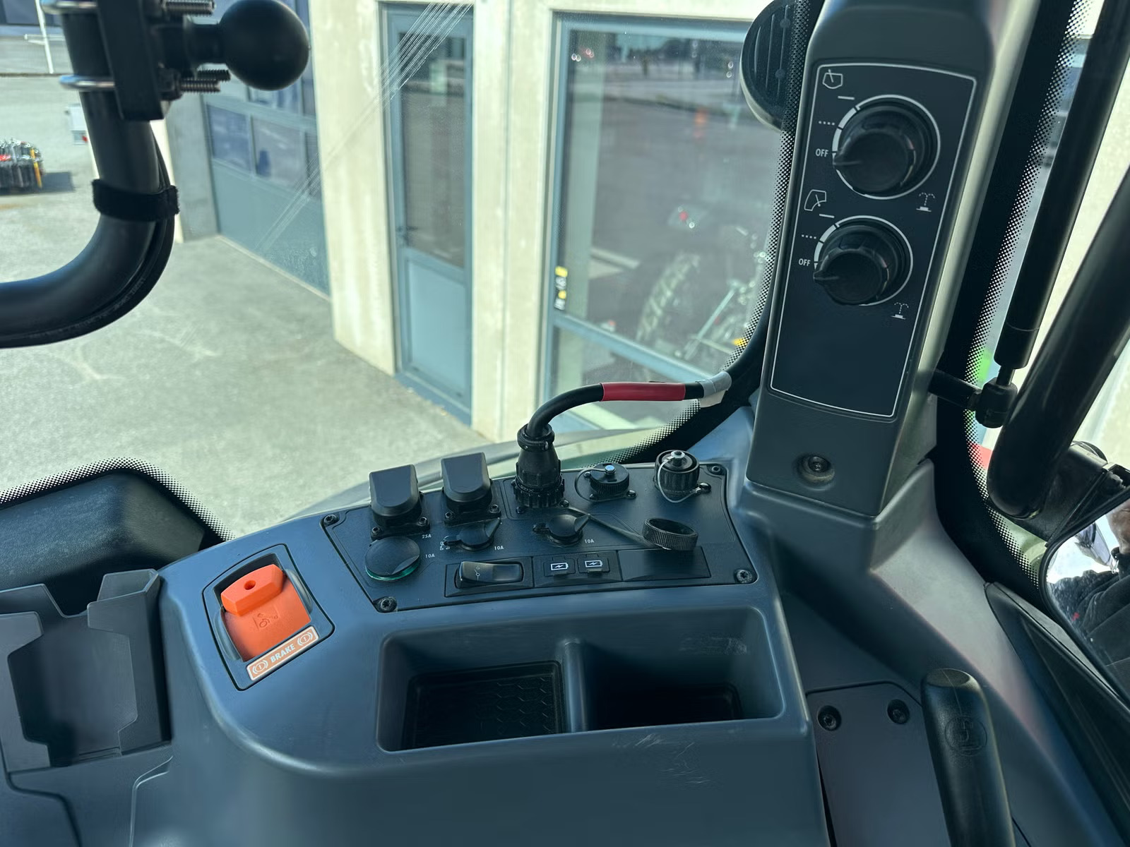 Valtra T235 Direct, Anul 2024 - imagine 15