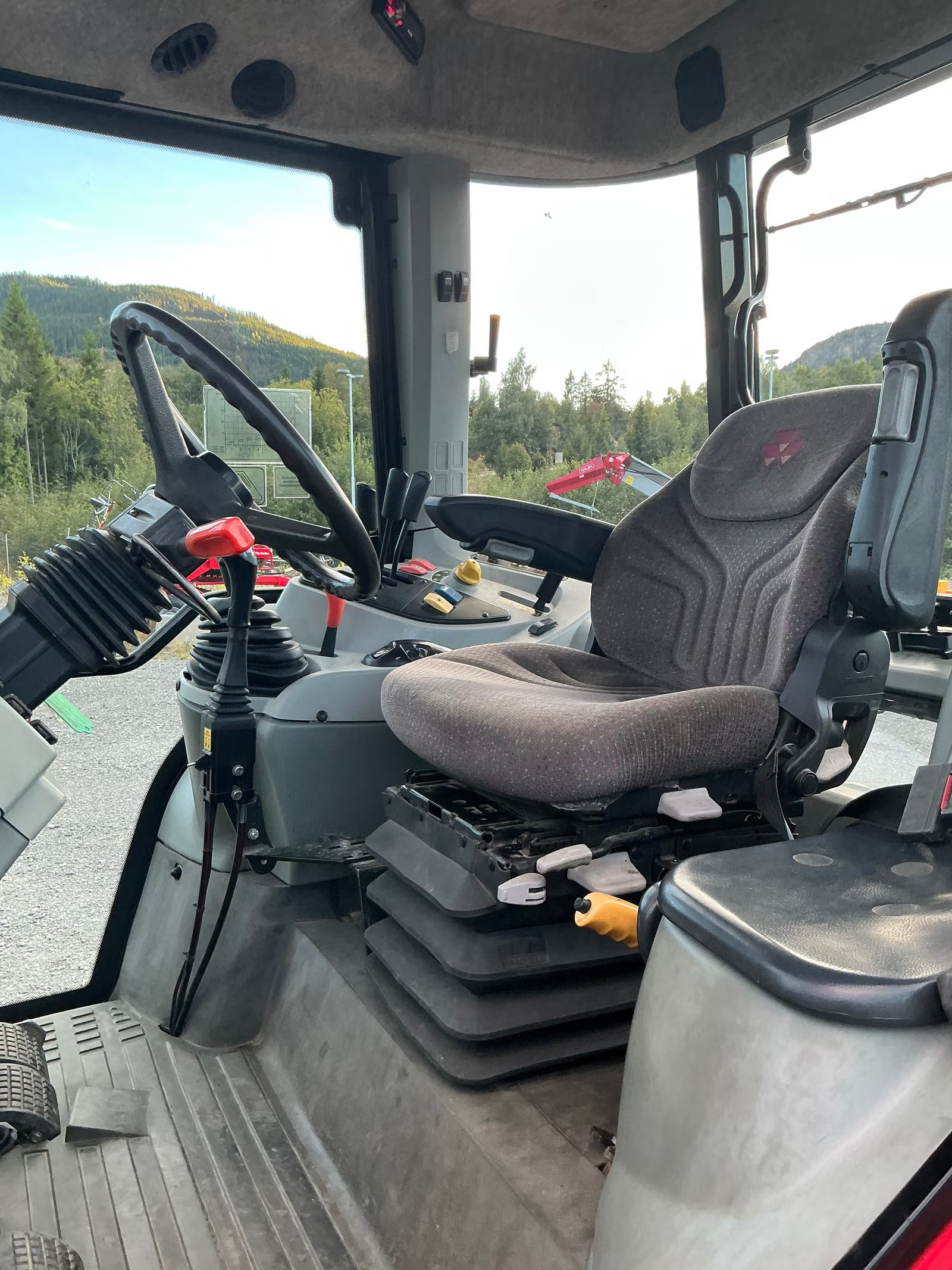 Massey Ferguson 5455, Anul 2005 - imagine 13