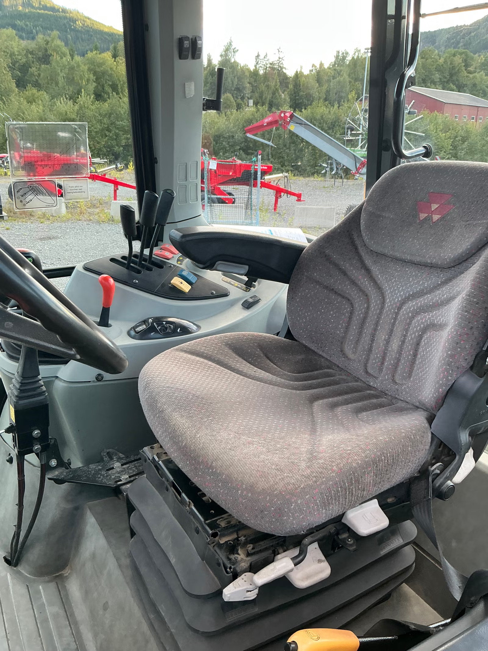Massey Ferguson 5455, Anul 2005 - imagine 14