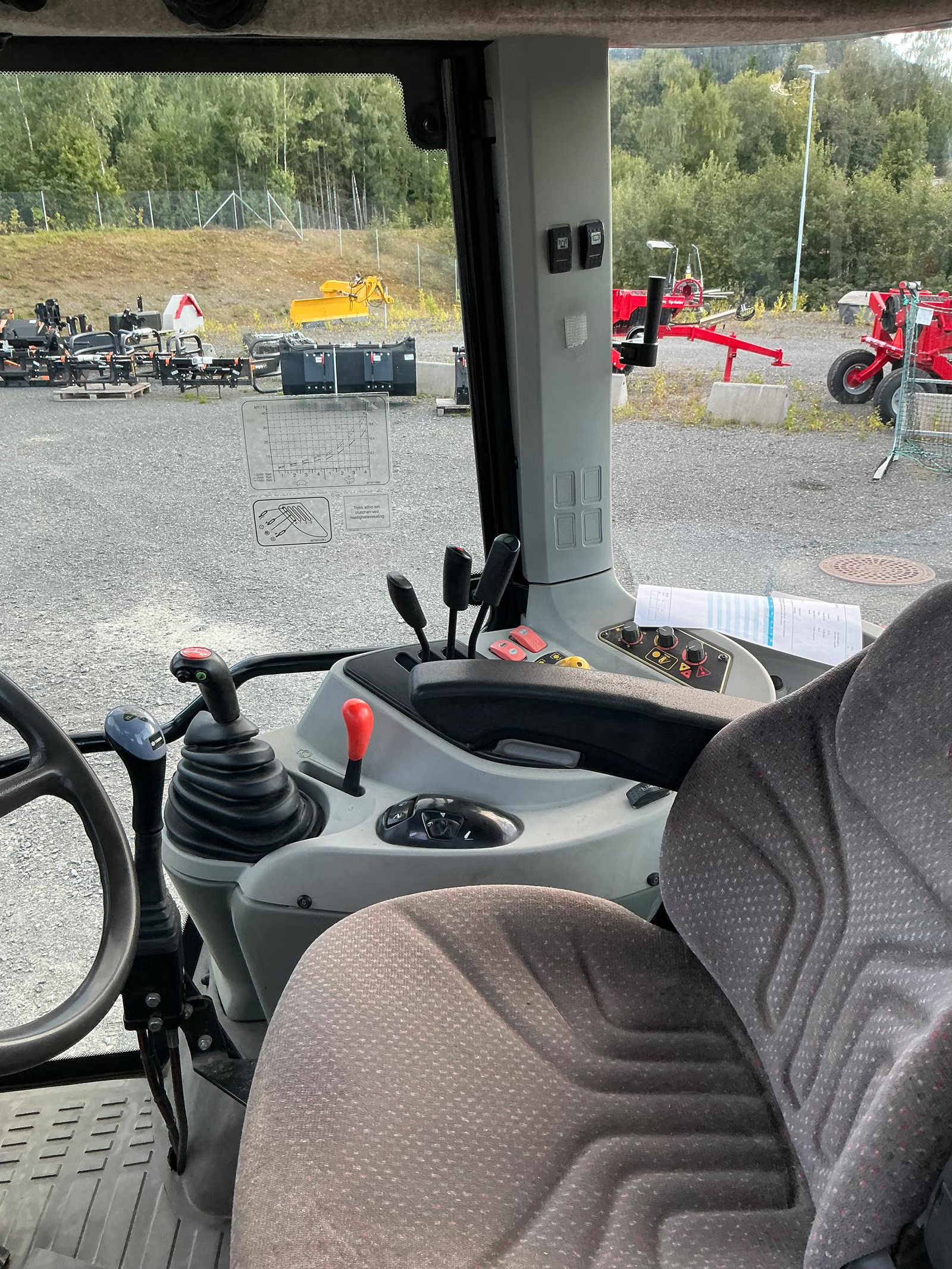 Massey Ferguson 5455, Anul 2005 - imagine 15