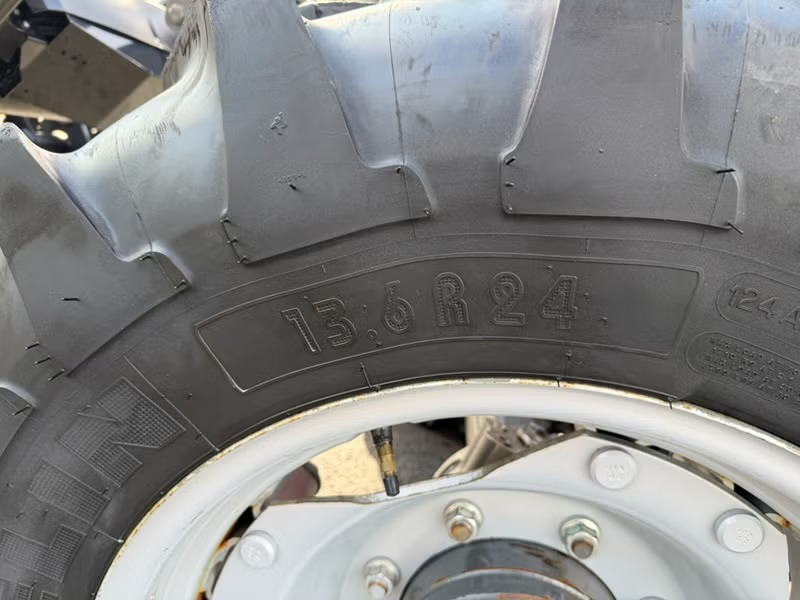 Massey Ferguson 4707, Anul 2019 - imagine 18