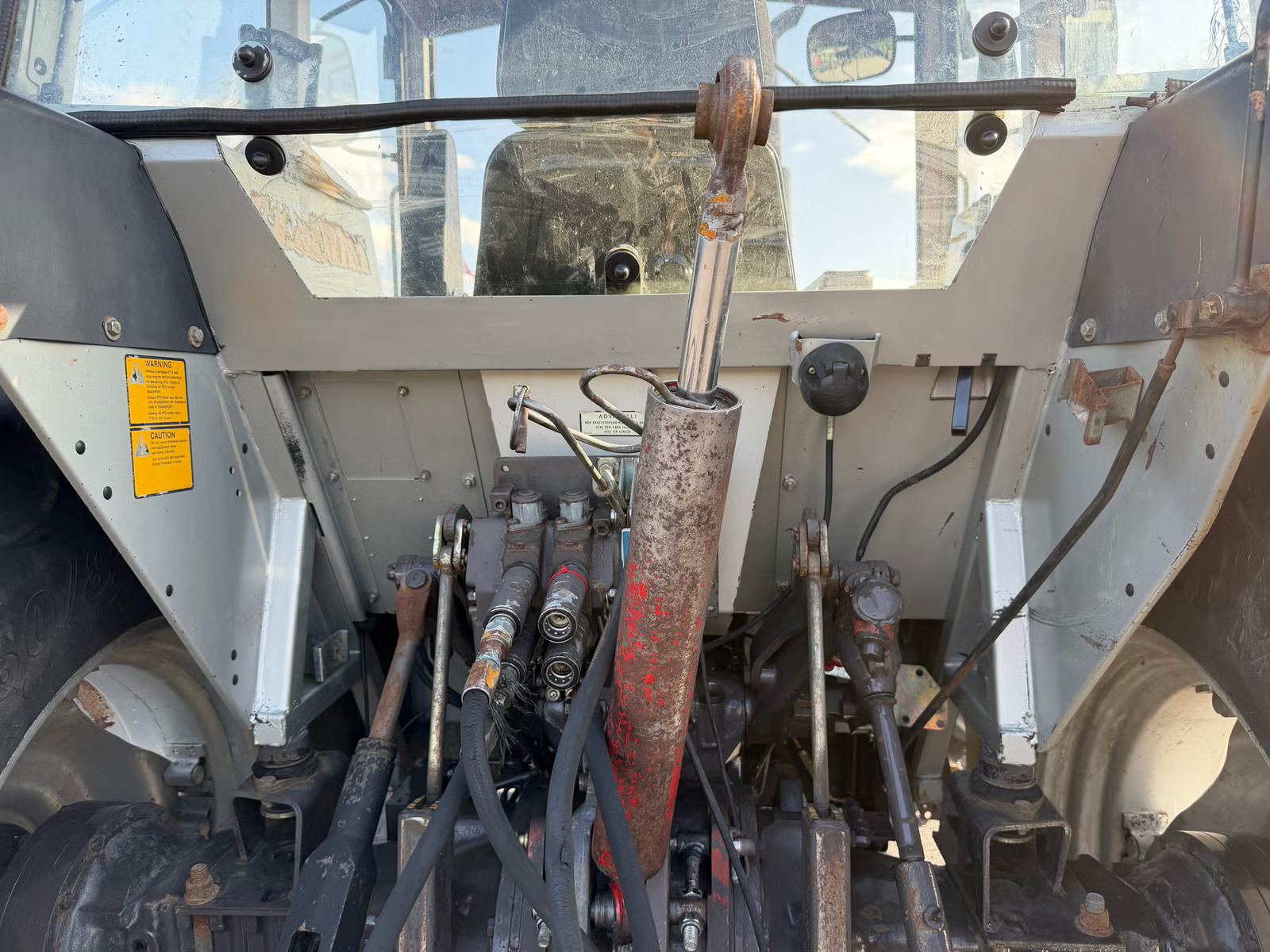 Massey Ferguson 372, Anul 1994 - imagine 19