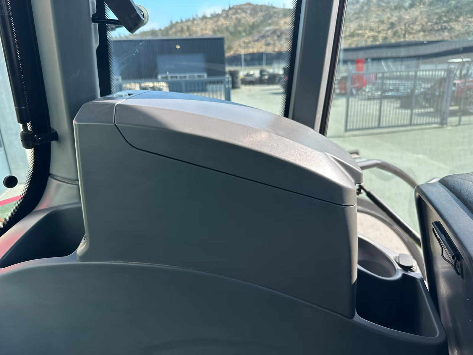 Valtra T235 Direct, Anul 2024 - imagine 19