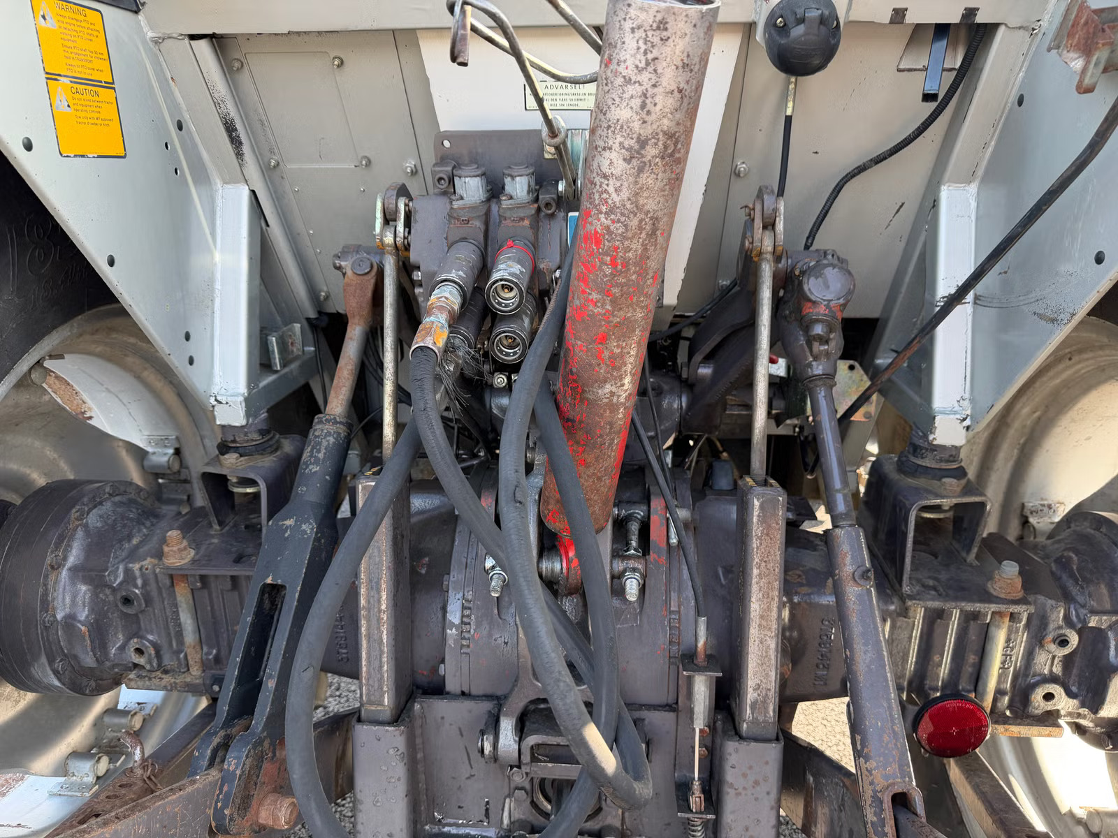 Massey Ferguson 372, Anul 1994 - imagine 20