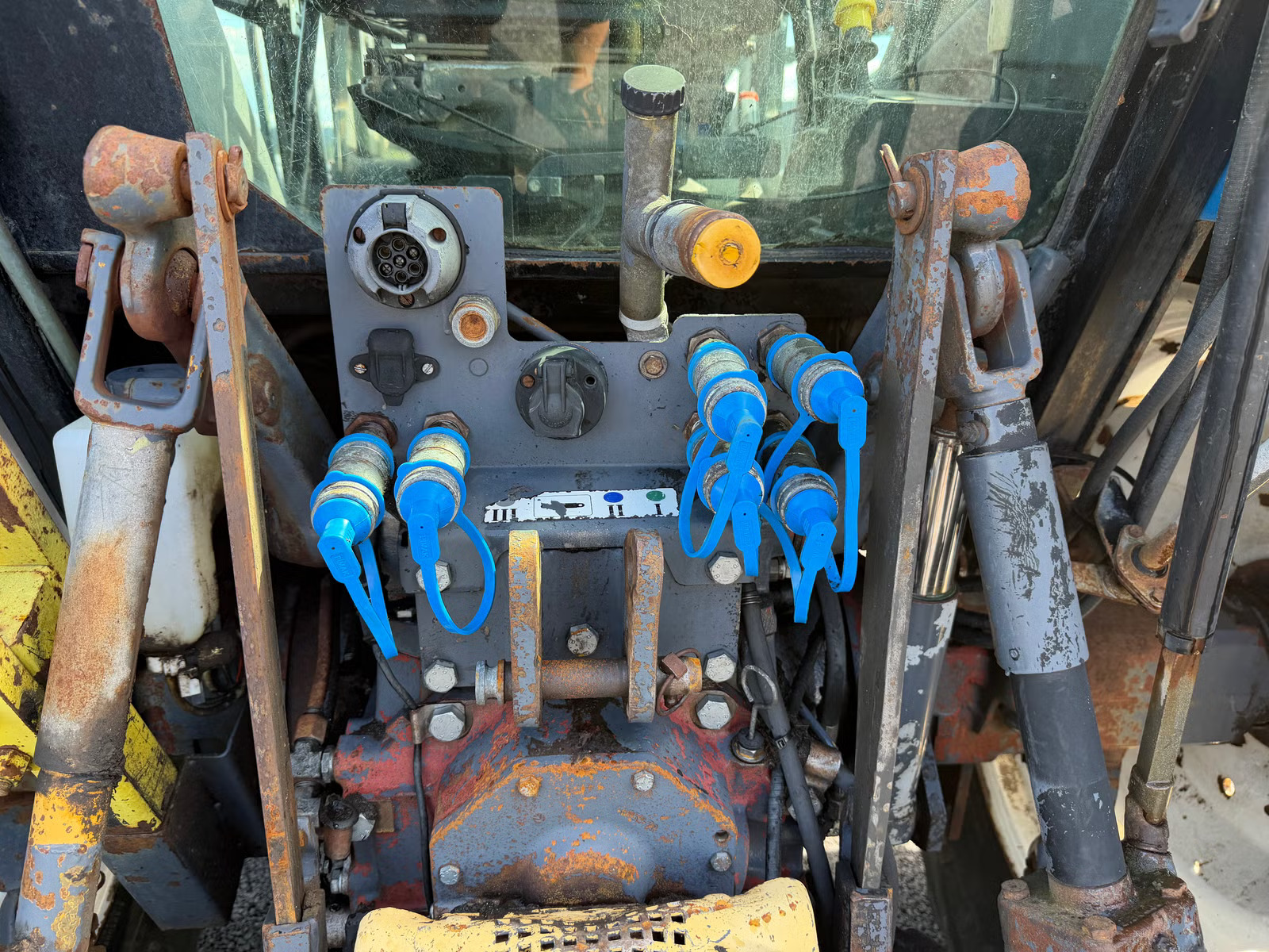 New Holland 7635, Anul 1998 - imagine 20