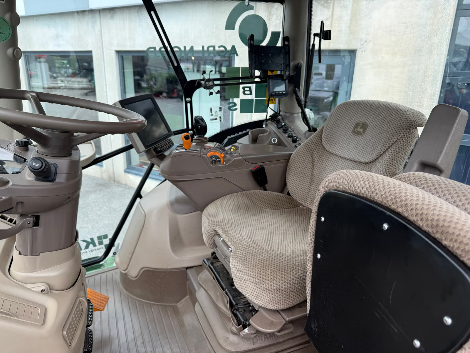 John Deere 6130R, Anul 2018 - imagine 20