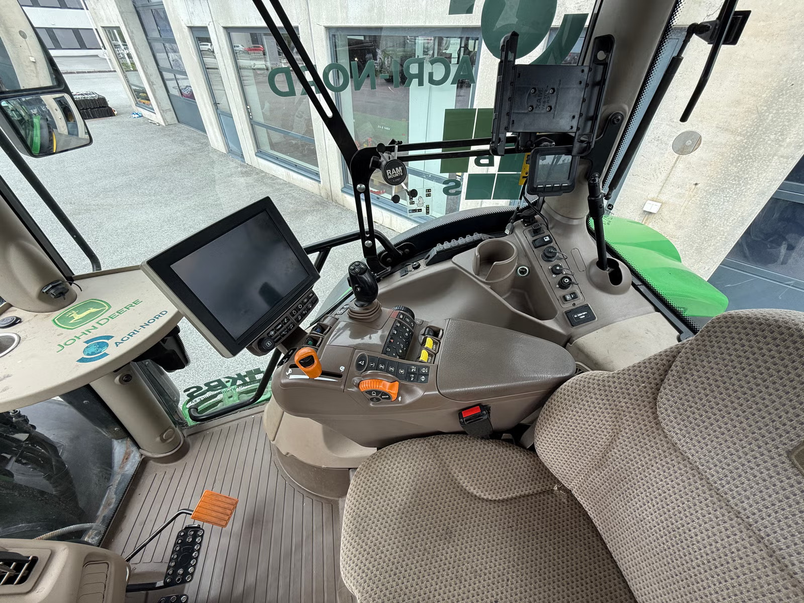 John Deere 6130R, Anul 2018 - imagine 22