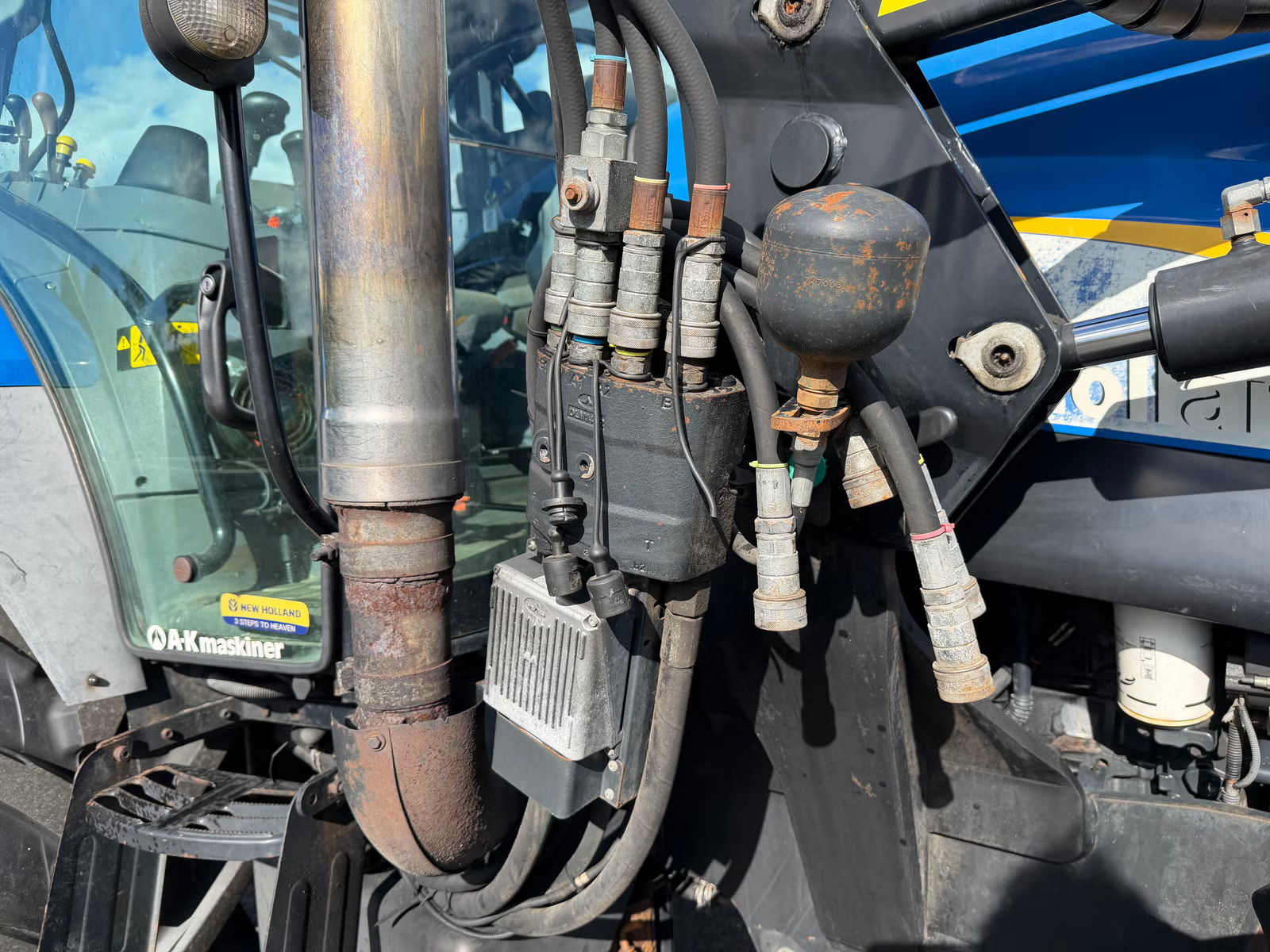 New Holland TS 115 A, Anul 2003 - imagine 32