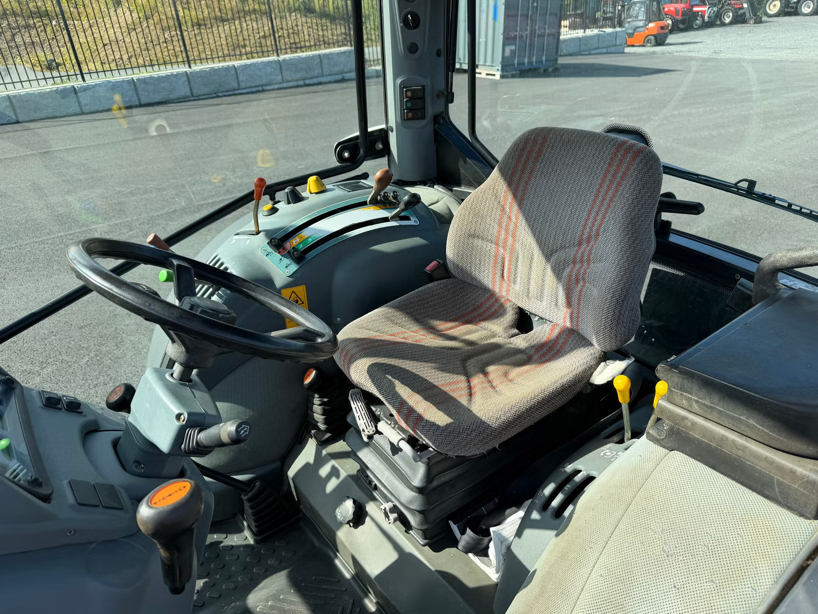 Massey Ferguson 2430, Anul 2005 - imagine 35