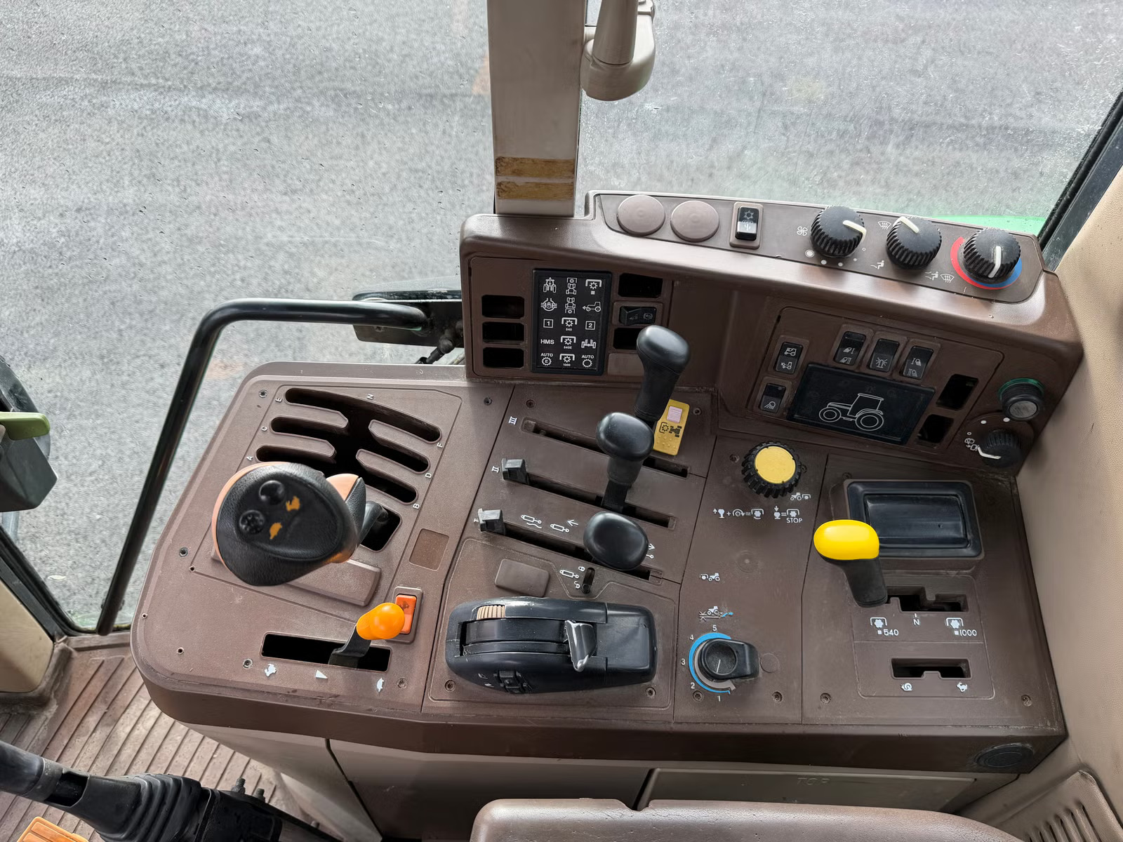 John Deere 6320, Anul 2002 - imagine 37