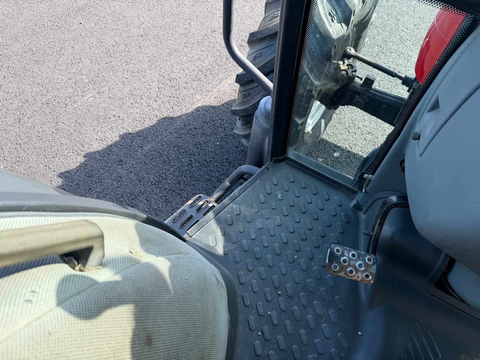 Massey Ferguson 2430, Anul 2005 - imagine 38