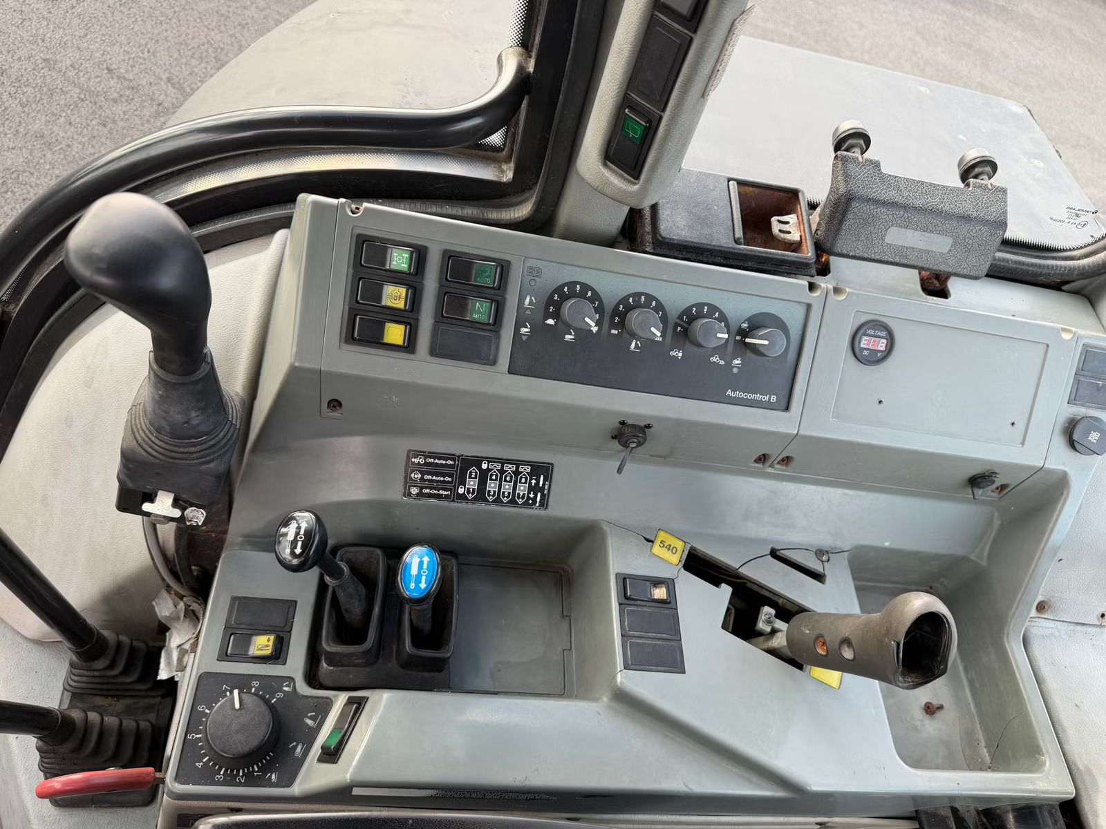 Valtra 6550, Anul 2002 - imagine 38