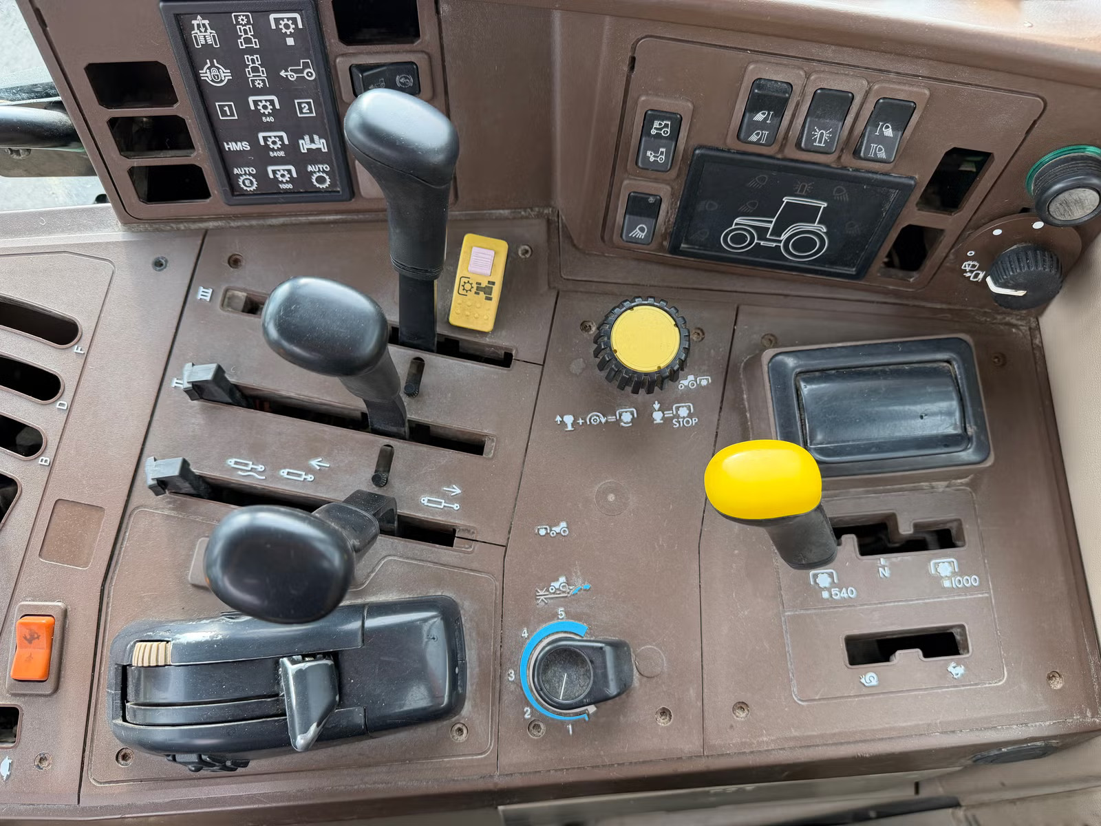 John Deere 6320, Anul 2002 - imagine 39