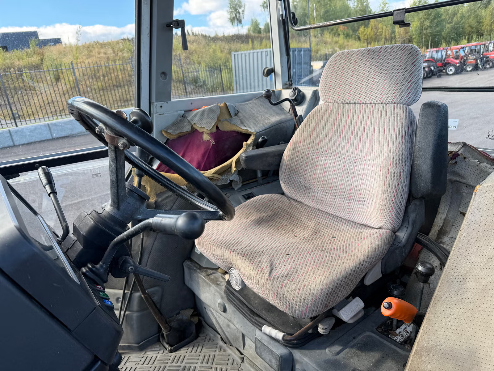 Massey Ferguson 390, Anul 1991 - imagine 40