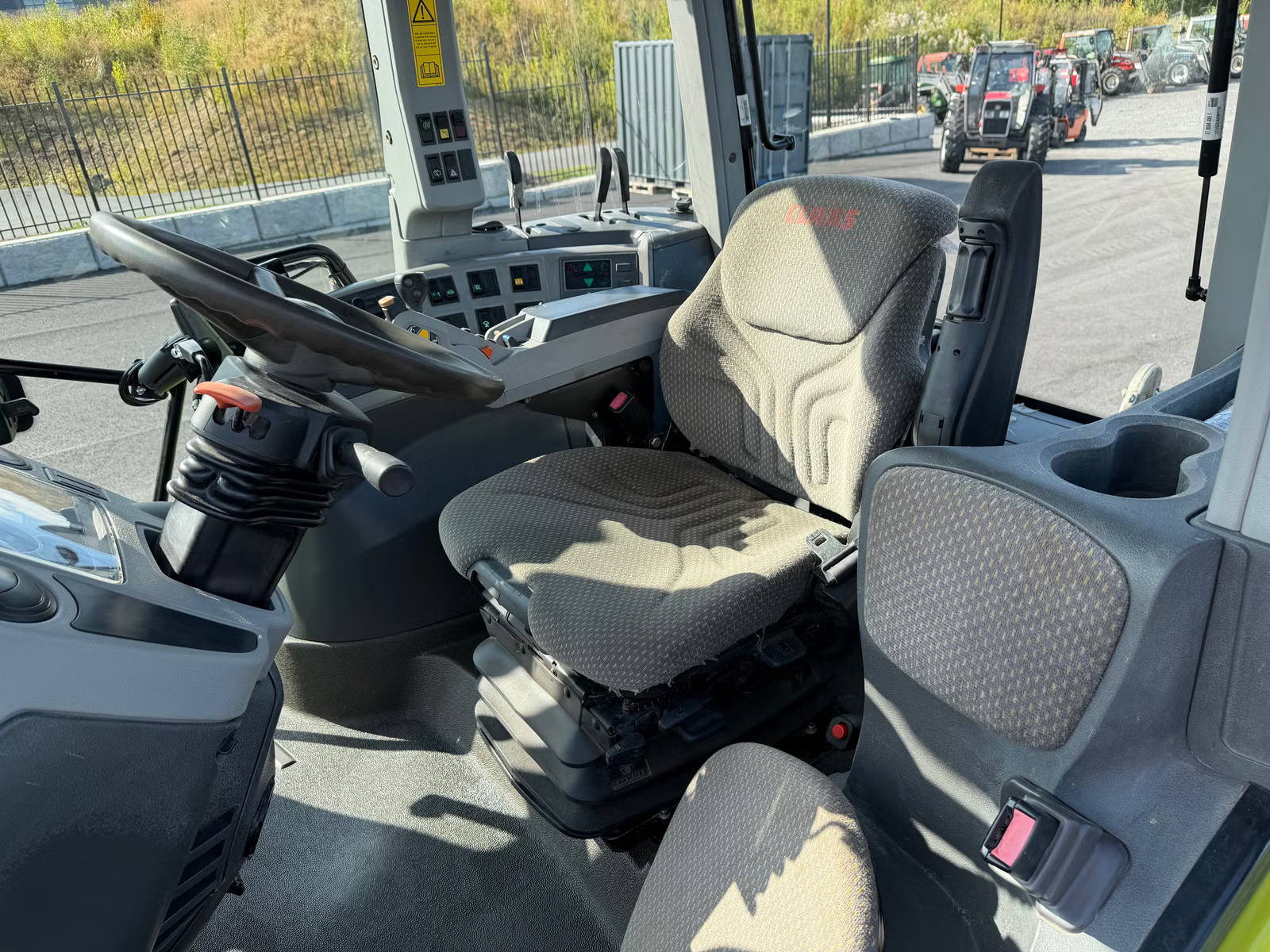 CLAAS ARION 640, Anul 2008 - imagine 45