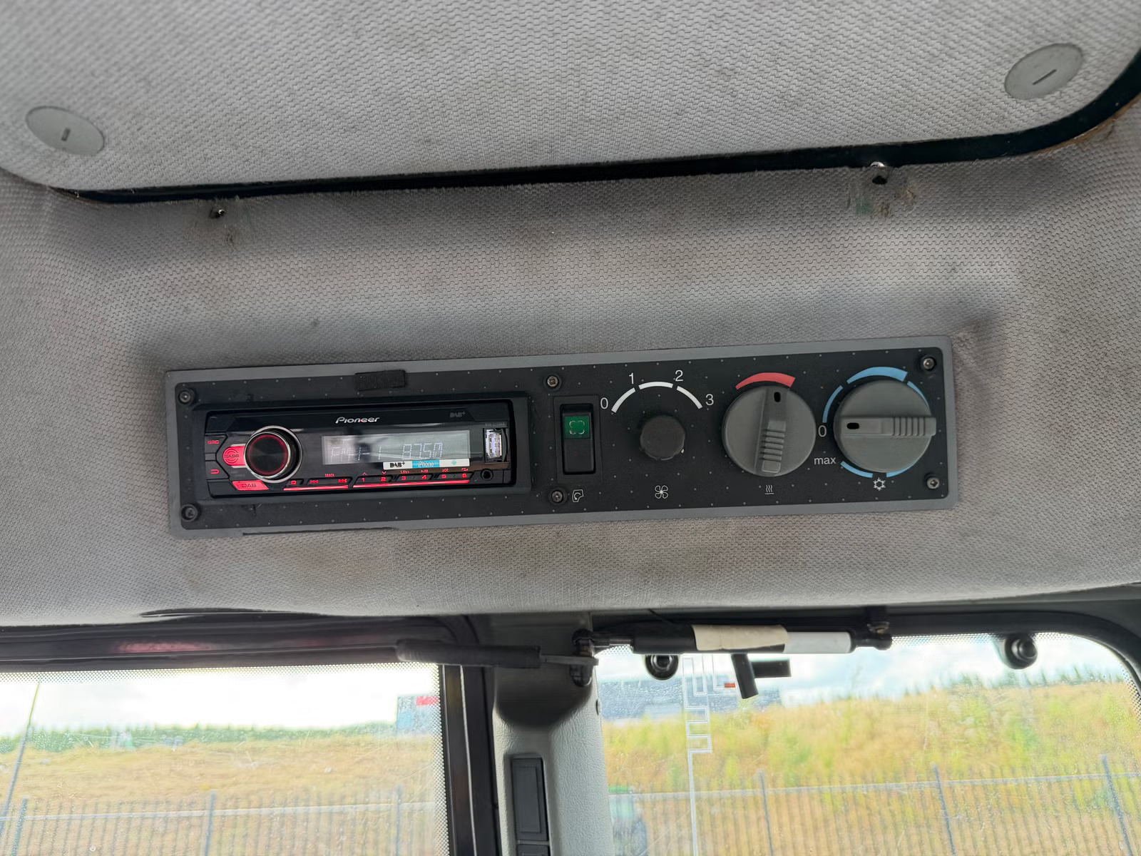 Valtra 6550, Anul 2002 - imagine 47