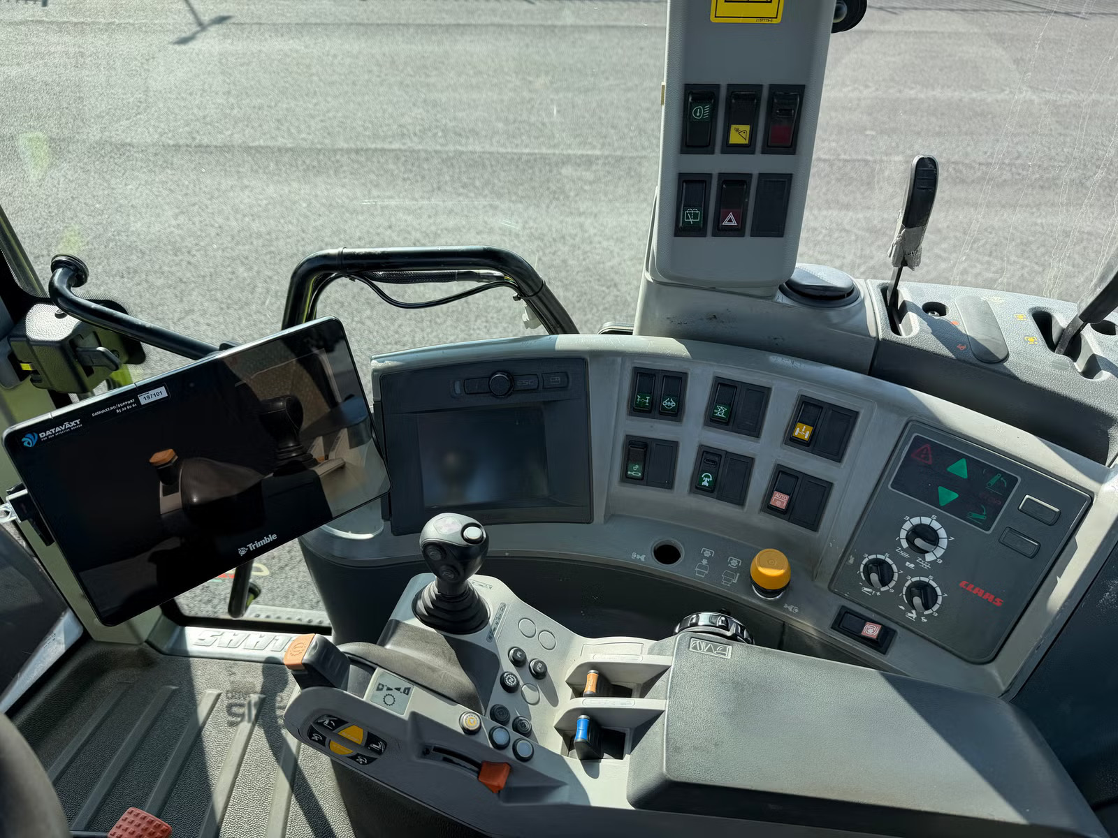 CLAAS ARION 640, Anul 2008 - imagine 50