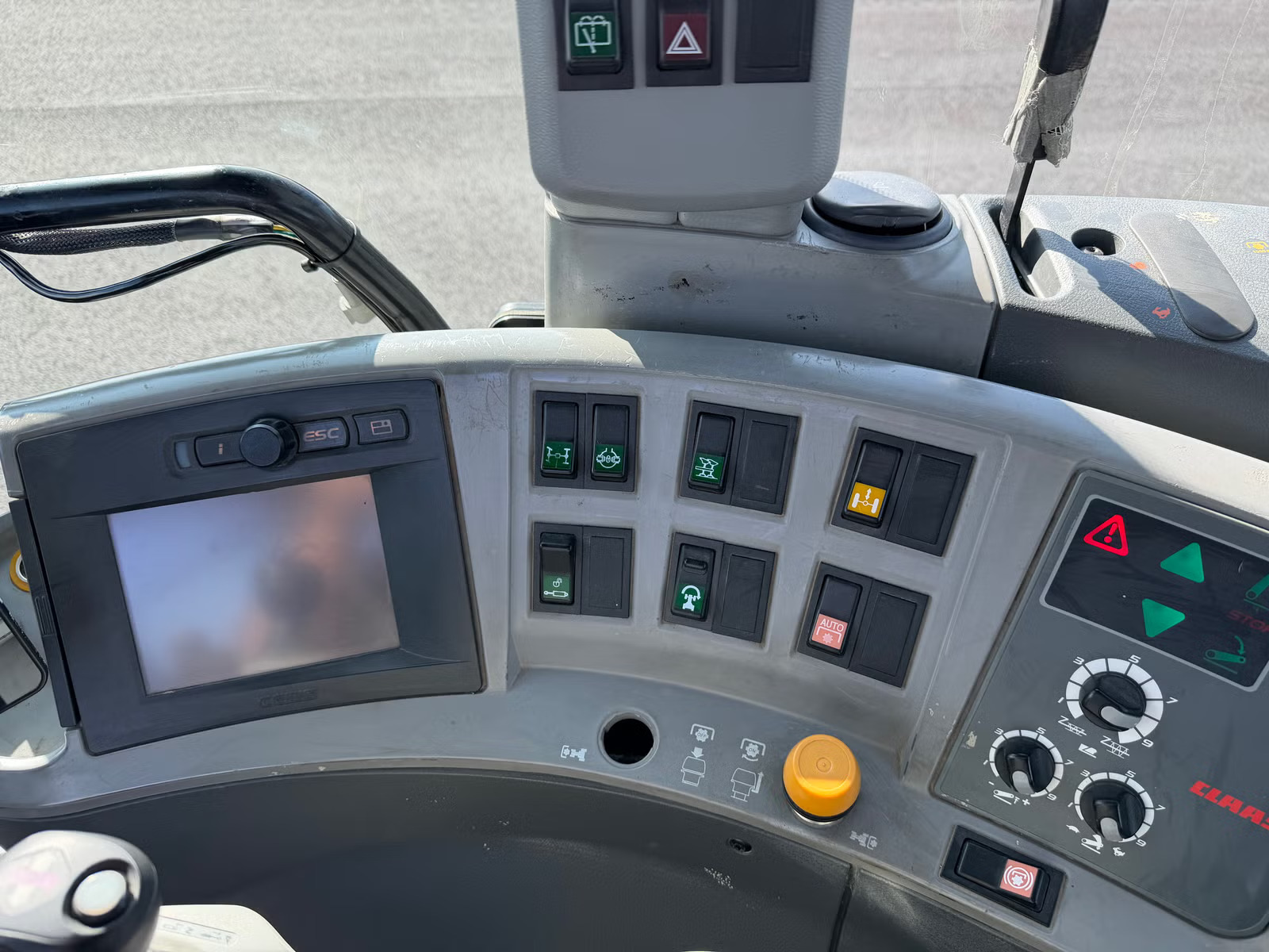 CLAAS ARION 640, Anul 2008 - imagine 52